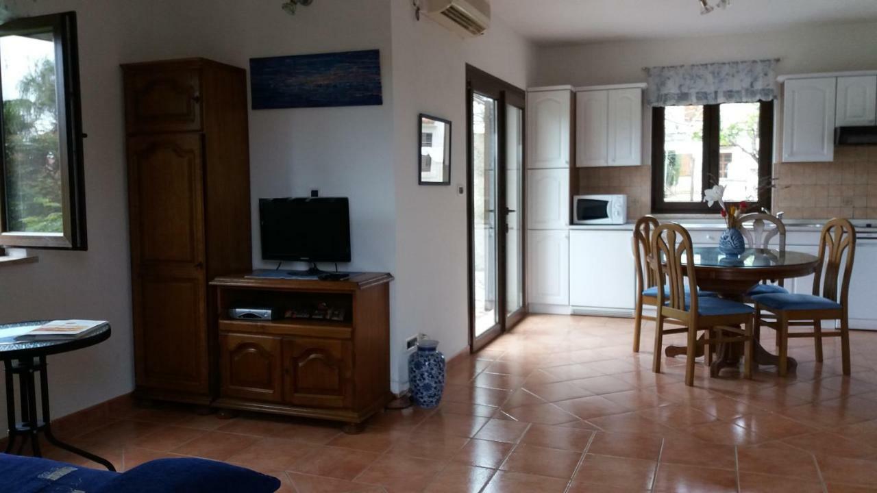 Bungalow Perla Funtana Bagian luar foto
